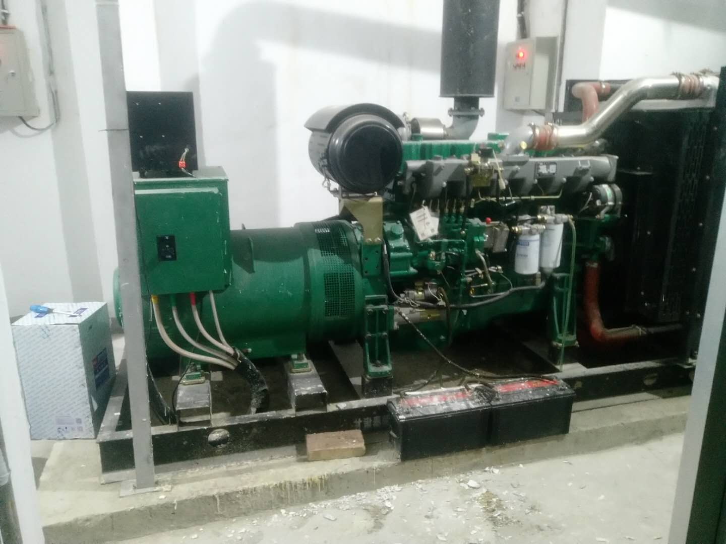 怎(zěn)麼操作(zuo)柴油發(fa)電機組(zu)