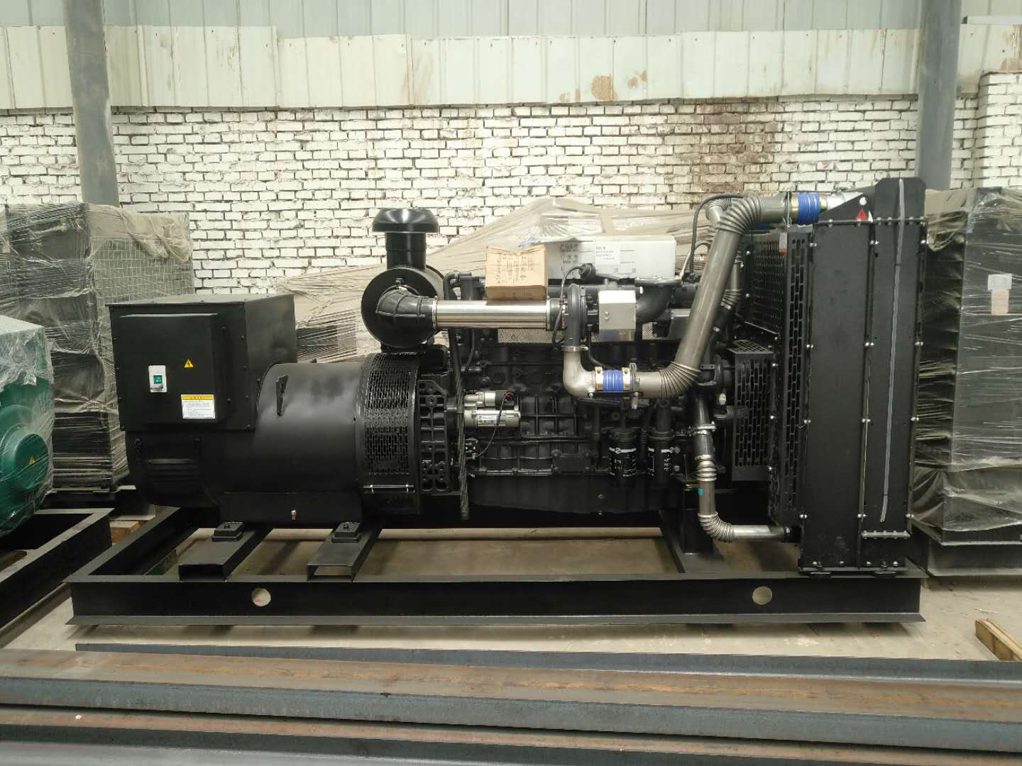 柴(chai)油發電機的組(zu)成