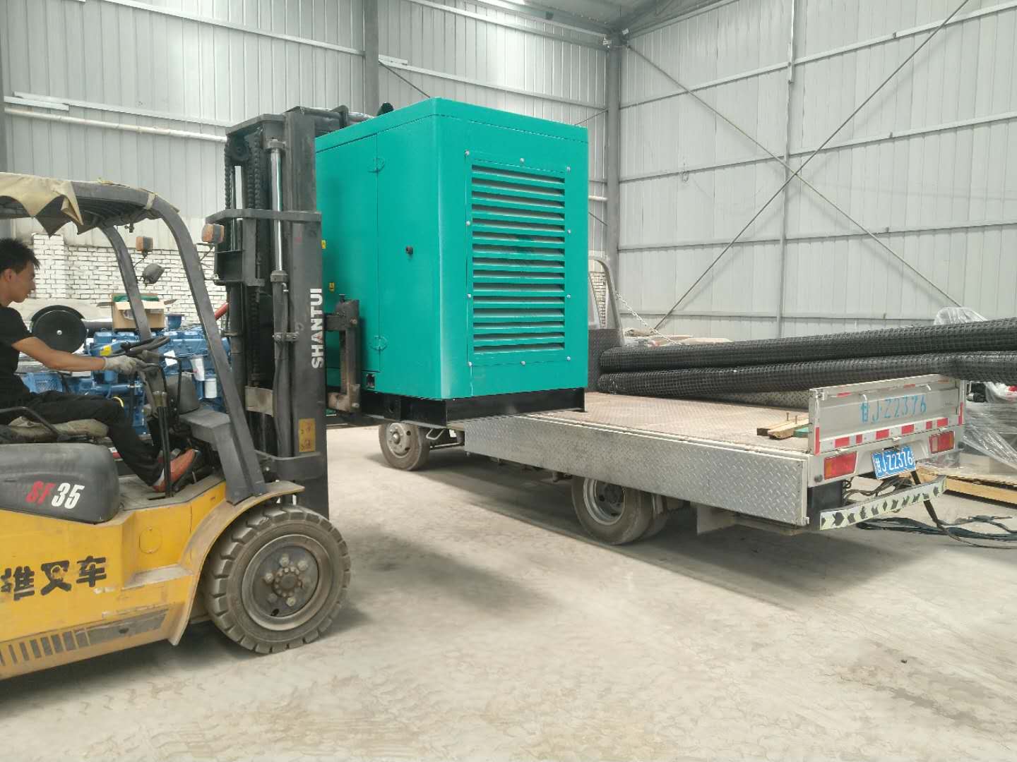 康明斯(si)發電機組